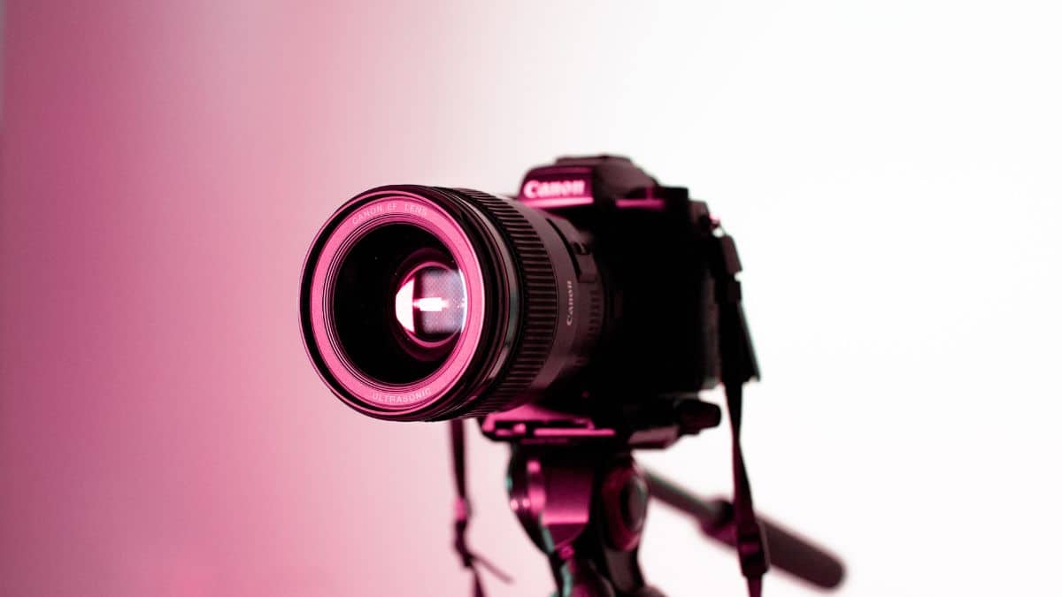 camera-slingers