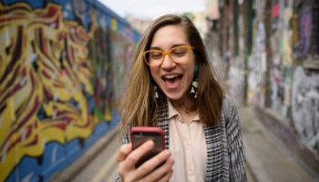 Triggertrap Selfie – Snap a Shot by Screaming at Your Phone