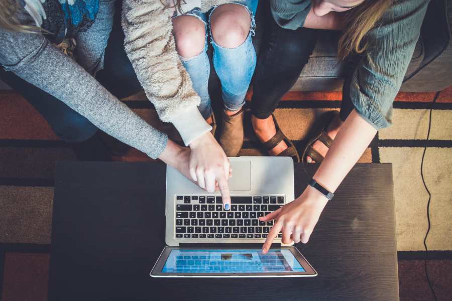 4 Industries that Should Include Online Chat Services