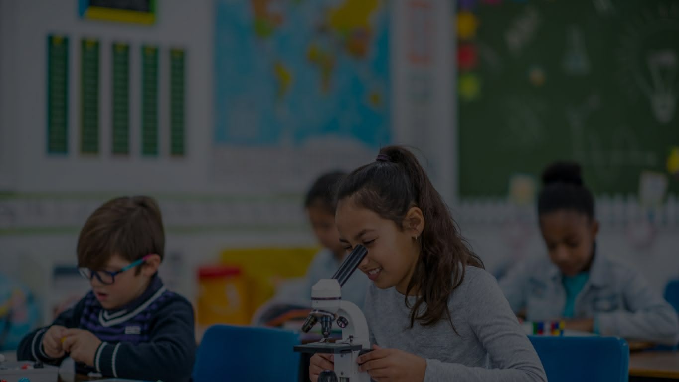 How Online Science Tutors Simplify Complex Concepts