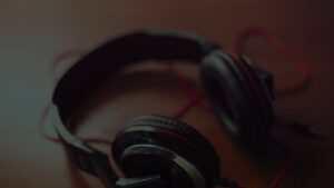 Silent Offices, Loud Ideas: How Noise-Canceling Headphones Boost Productivity