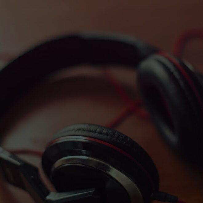 Silent Offices, Loud Ideas: How Noise-Canceling Headphones Boost Productivity